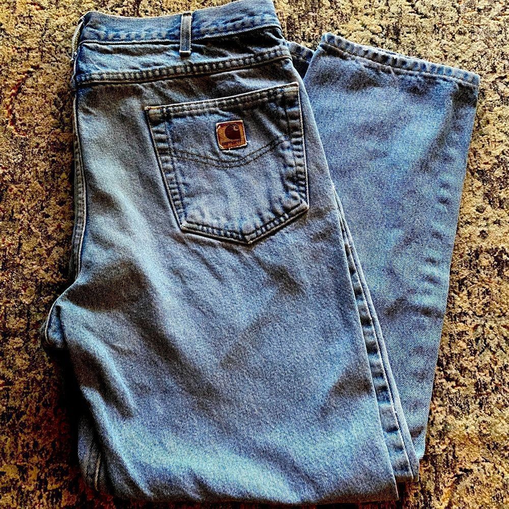 VINTAGE & WORN IN MENS CARHARTT LIGHTWASH JEANS